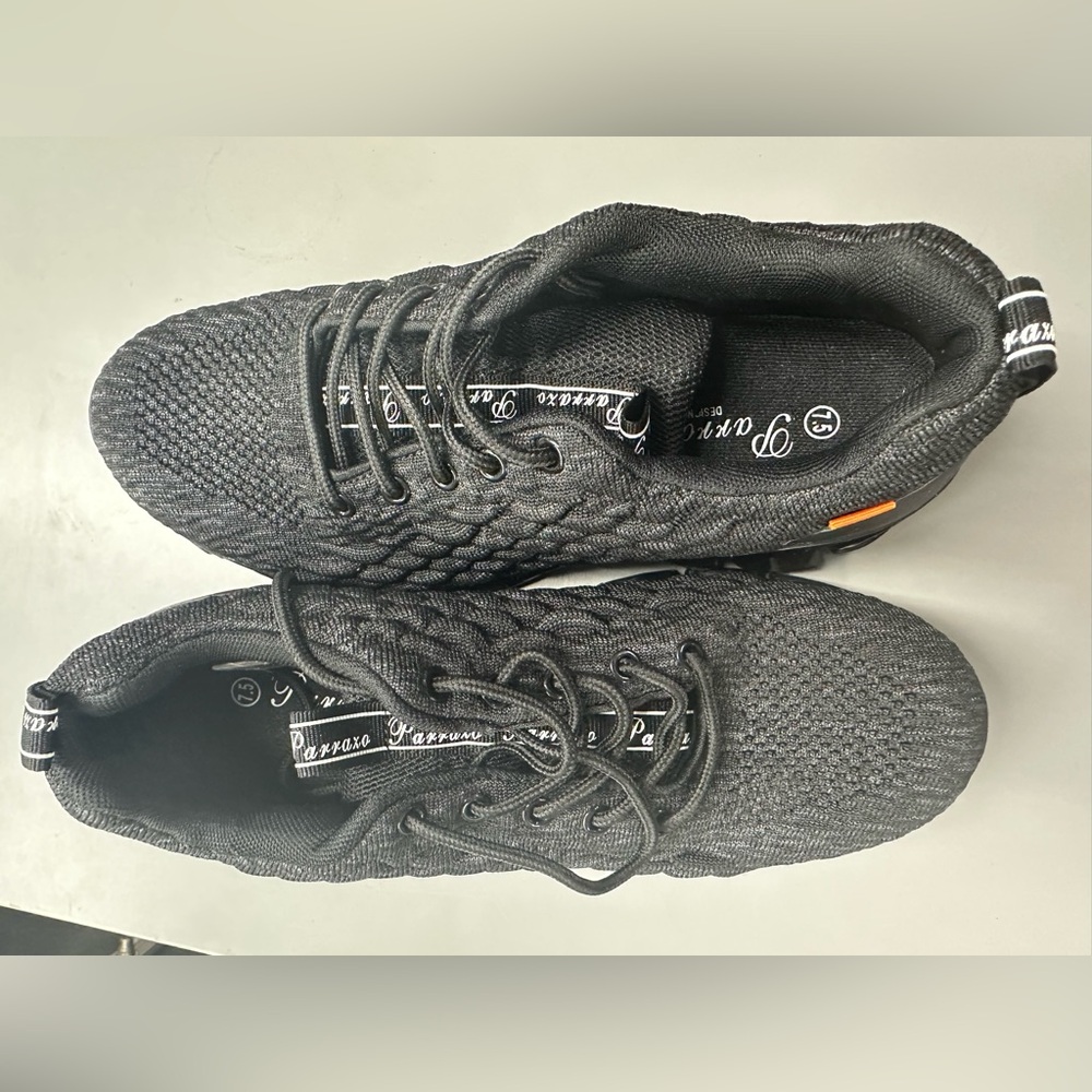 Men’s Black Mesh Sneakers Lightweight Breathable Athletic Shoes Size 7.5